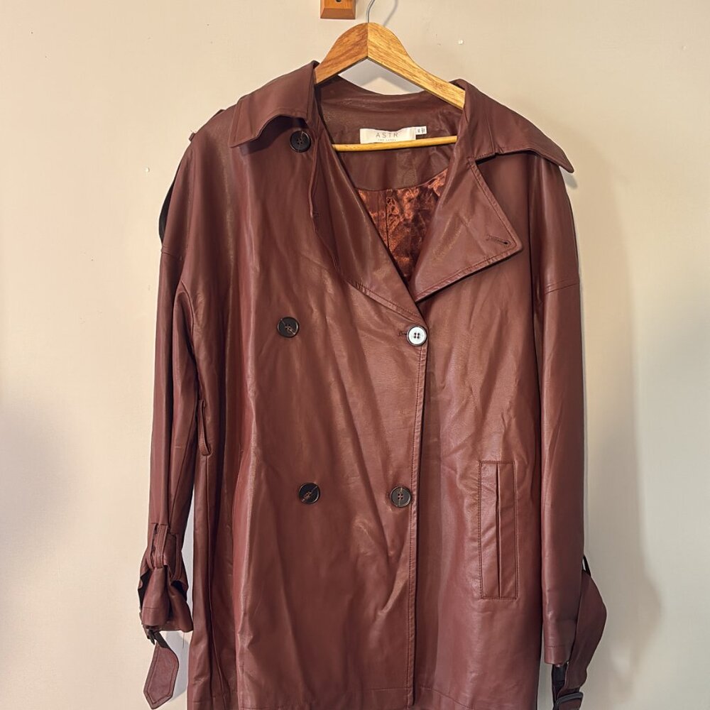 ASTR The Label β’ rust brown vegan leather trench coat - Picture 2 of 10